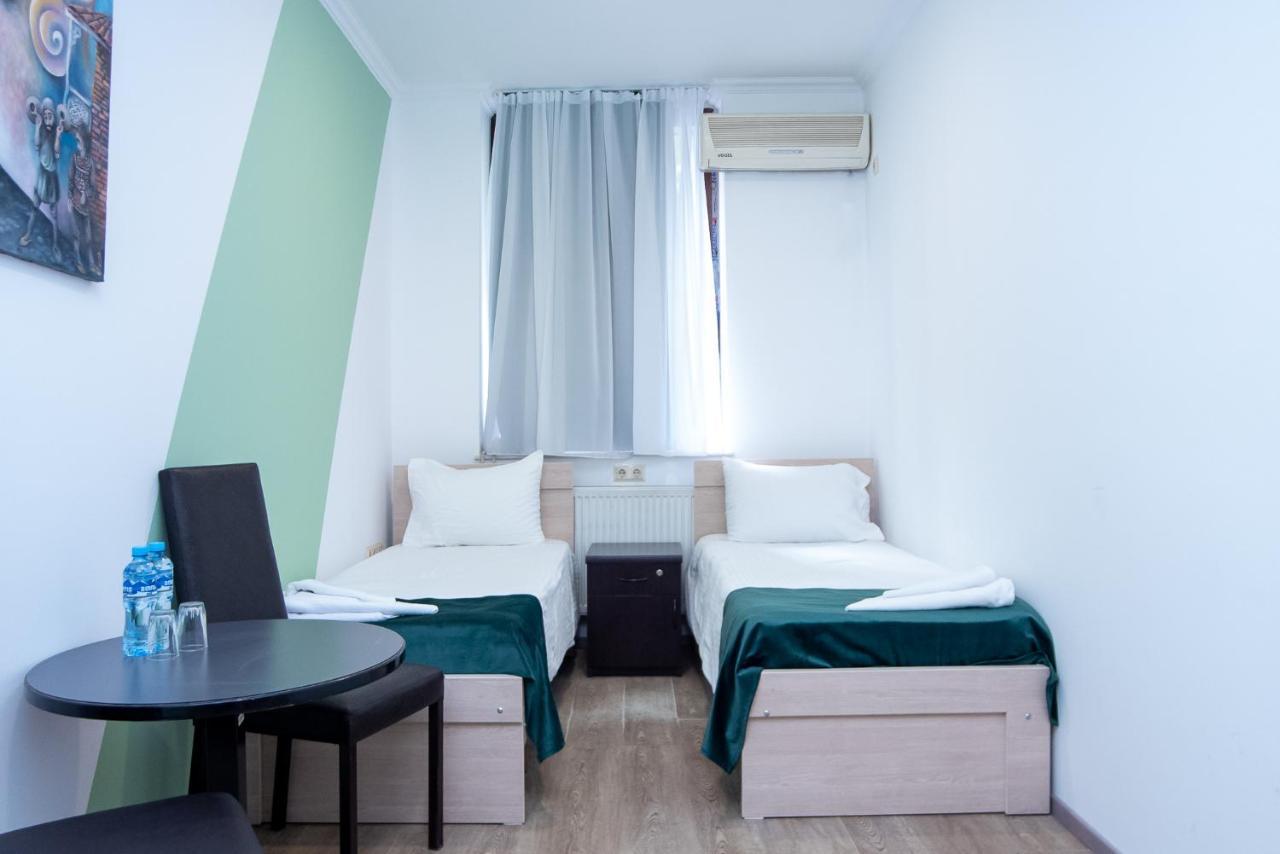 Tiflis Hotel Eksteriør bilde